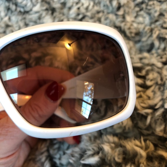 🌞 White Wide Rimmed sunglasses - Picture 5 of 7